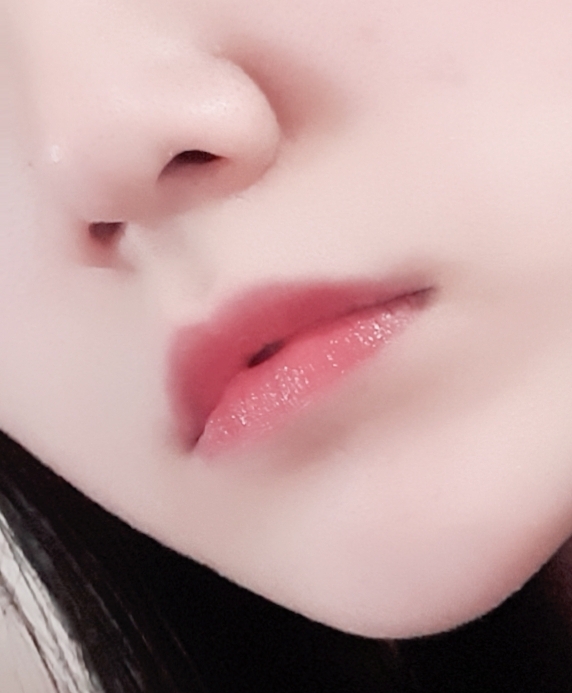 水光唇膏 [CR02 柔和的杏色]的真实用户使用照片
