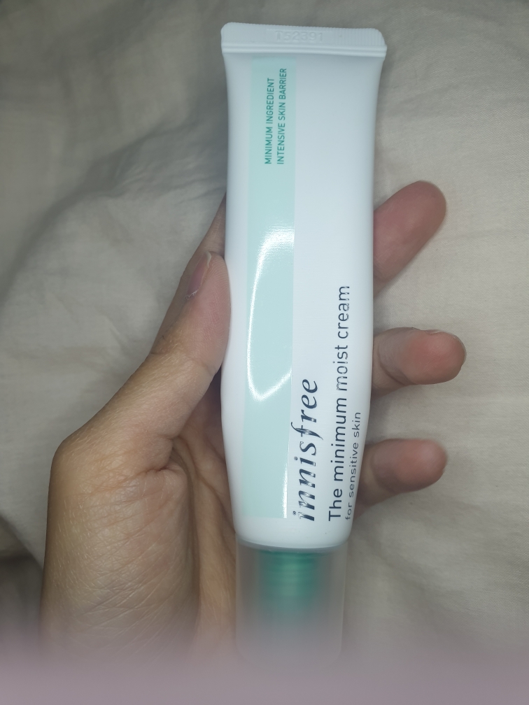 Real user review photo of The Minimum Moist Cream