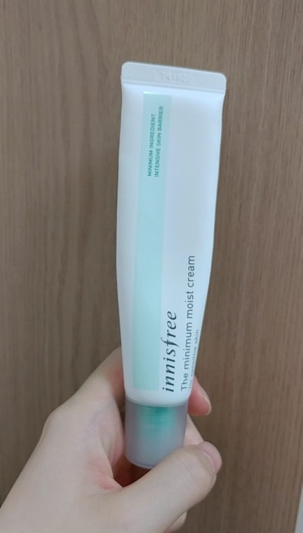 Real user review photo of The Minimum Moist Cream