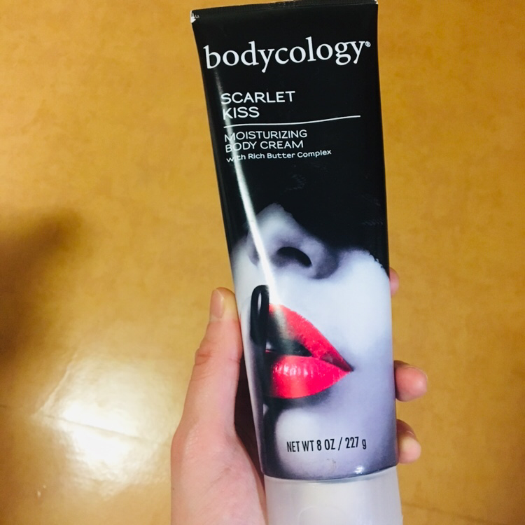 바디콜로지 (bodycology) 모이스쳐라이징 바디크림 [스칼렛키스] review image