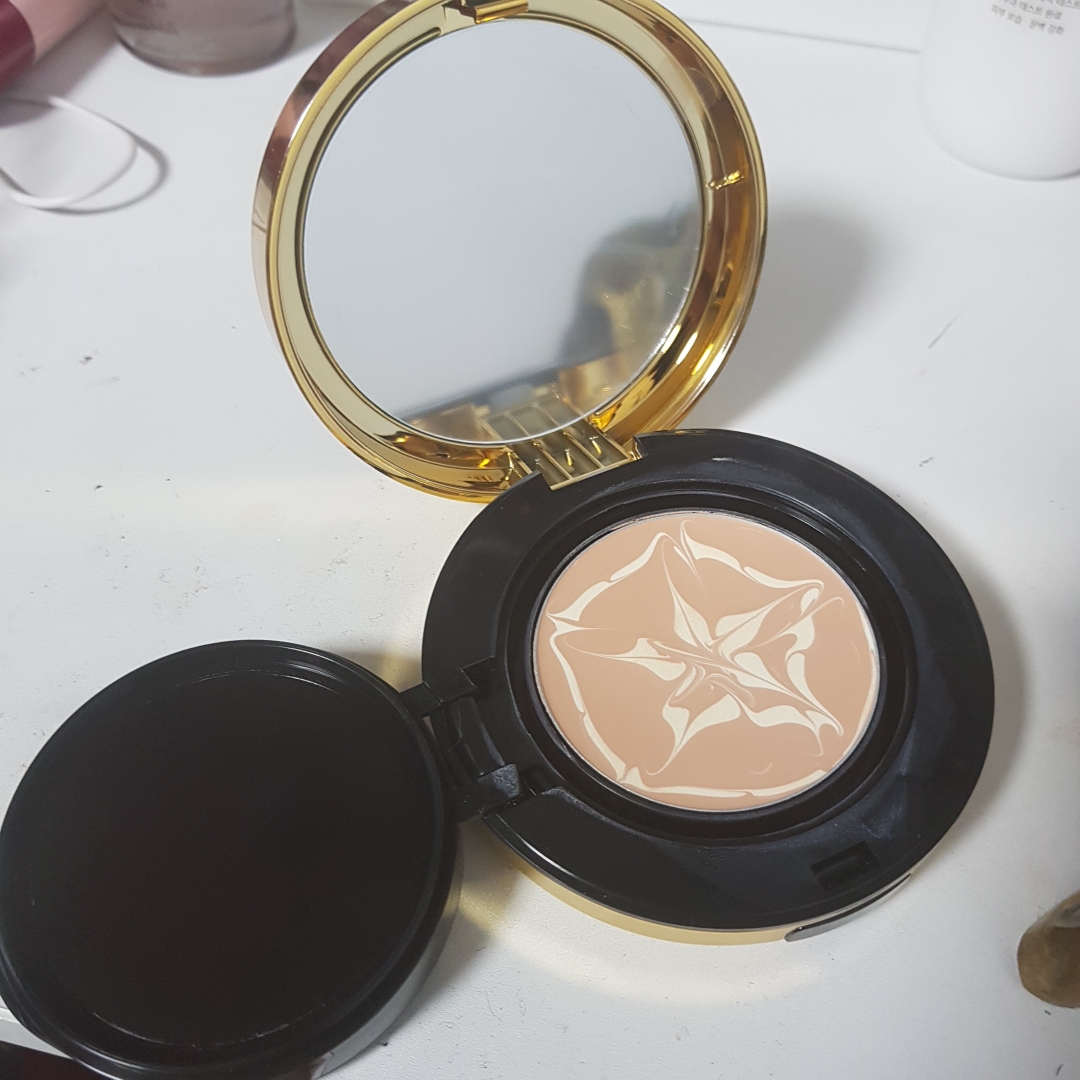 精华肌底液契约 [SPF50+/PA+++] [编号 21 浅米色] [色号 21的真实用户使用照片