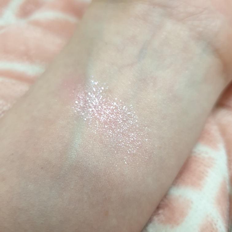 Real user review photo of The Eyeshadow Accent [099(P)]
