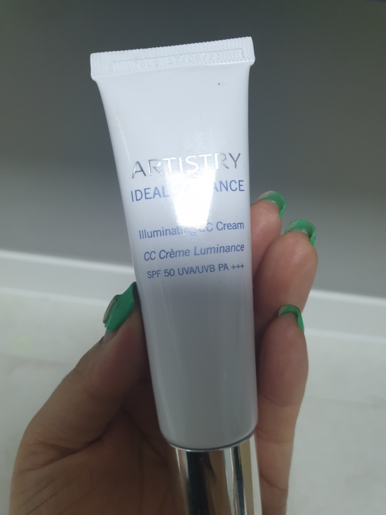 아티스트리 (ARTISTRY) 아이디얼 래디언스 일루미네이팅 CC 크림 [SPF50/PA+++] review image