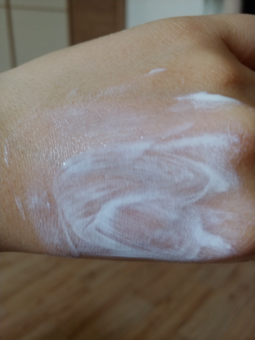 毛孔防护防晒霜 [SPF28/PA++)的真实用户使用照片