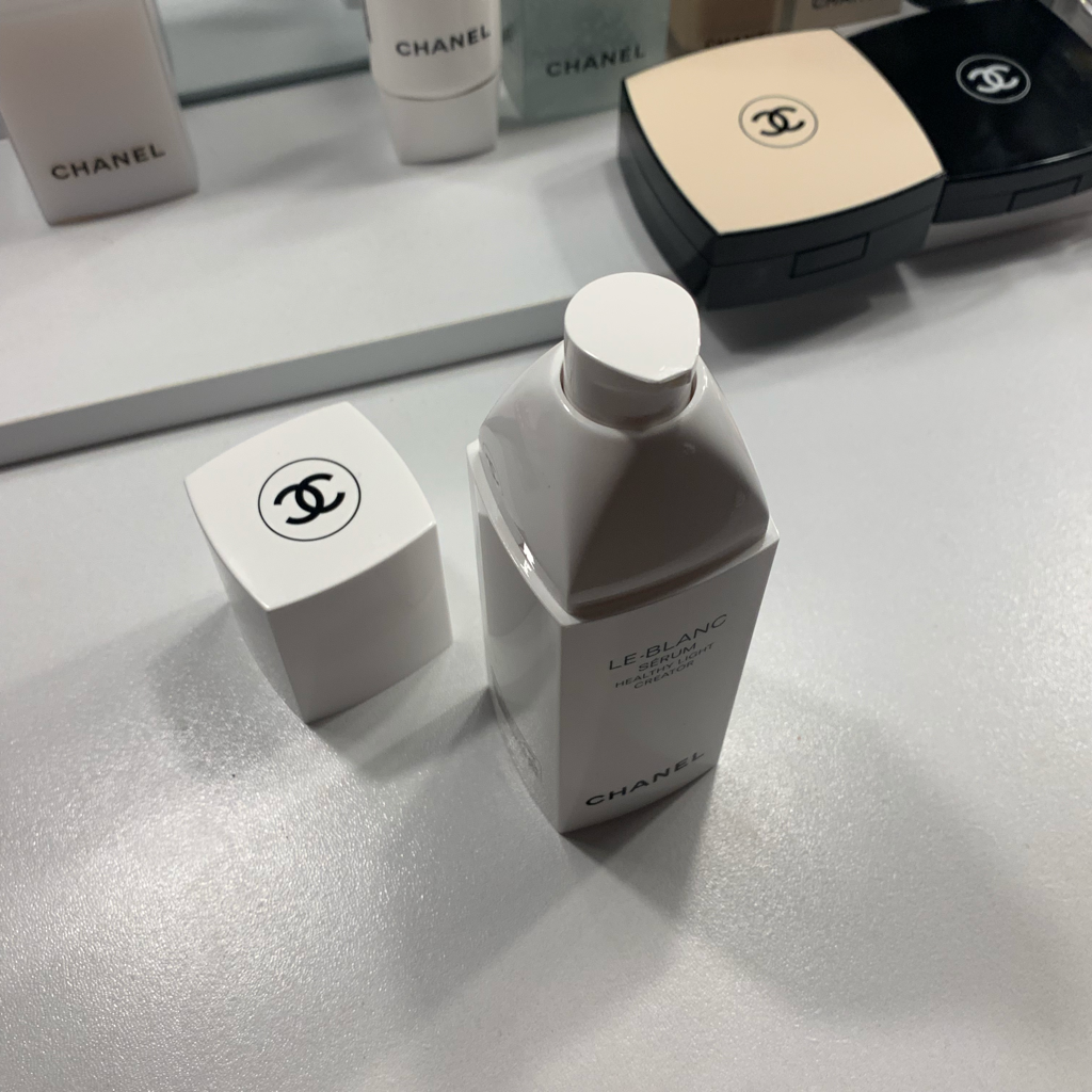 CHANEL Le Blanc Serum Healthy Light Creator review image