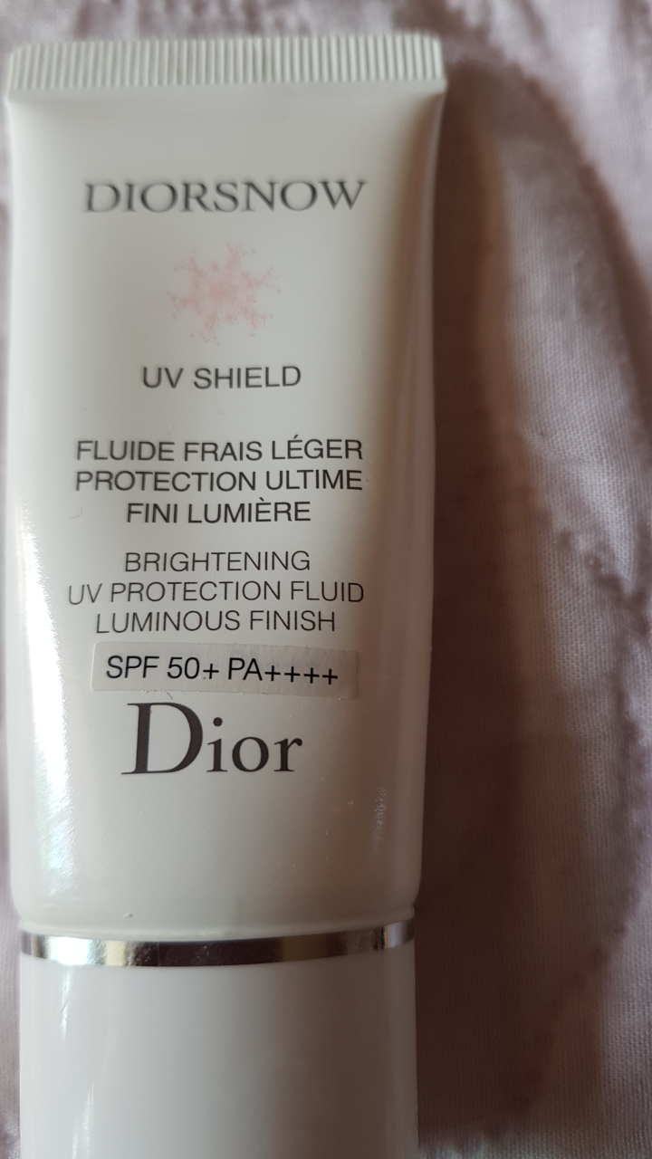 Real user review photo of Snow UV Shield Brightening UV Protection Fluid Luminous Finish [SPF50+/PA++++]