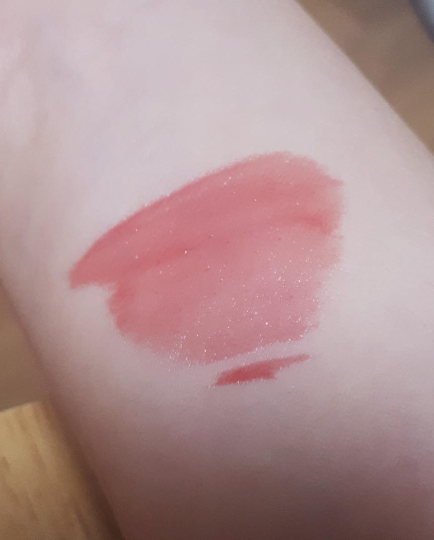水光唇膏 [CR02 柔和的杏色]的真实用户使用照片