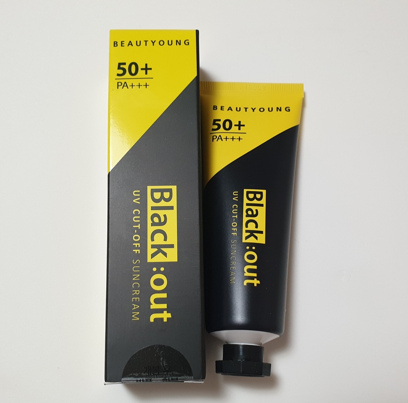 뷰티영 (Beautyoung) 블랙아웃 유브이 컷 오프 선크림 [SPF50+/PA+++] review image