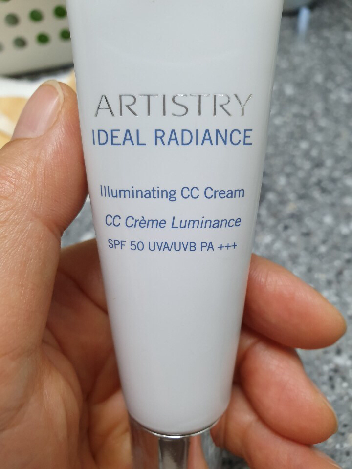 아티스트리 (ARTISTRY) 아이디얼 래디언스 일루미네이팅 CC 크림 [SPF50/PA+++] review image