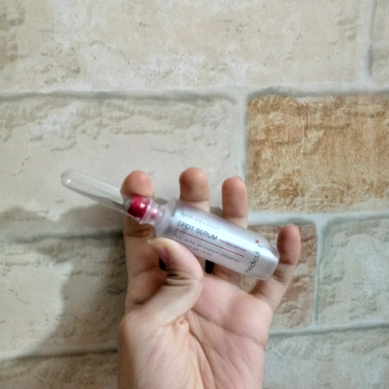 Real user review photo of Red Erasing Spot Serum