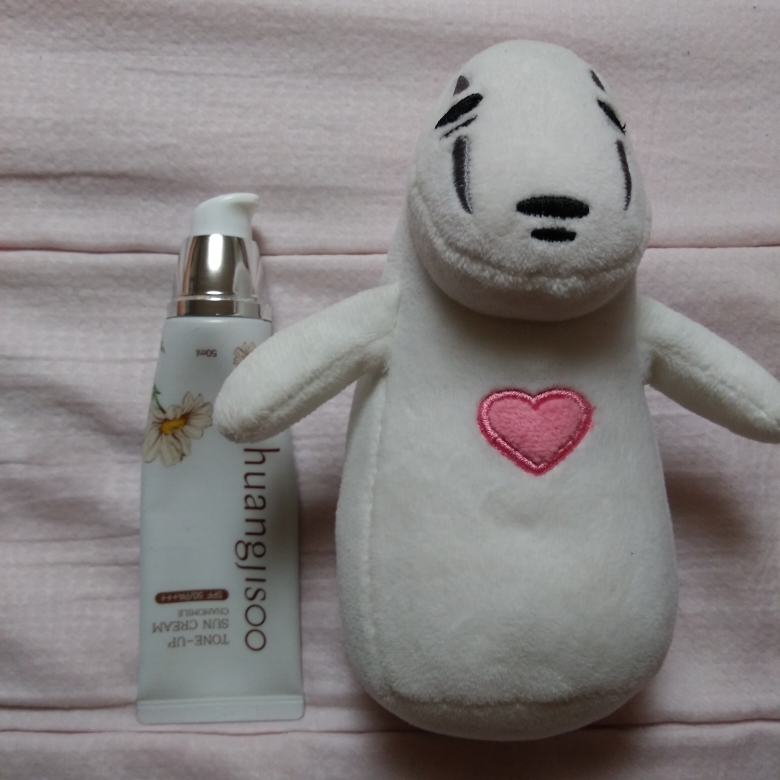 황지수 (huangjisoo) 캐모마일 톤업 선크림 [SPF50/PA+++] review image