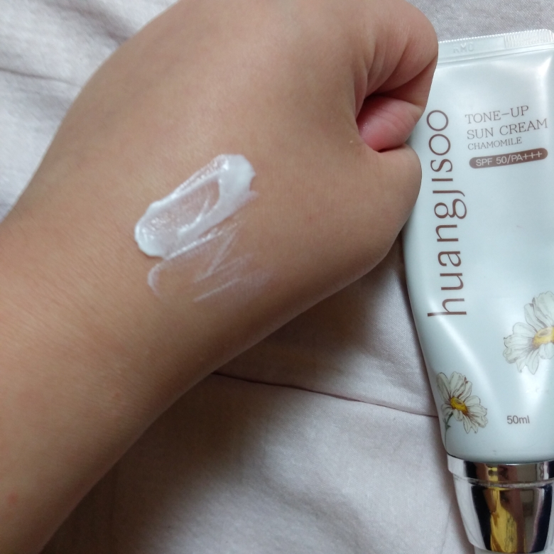 황지수 (huangjisoo) 캐모마일 톤업 선크림 [SPF50/PA+++] review image