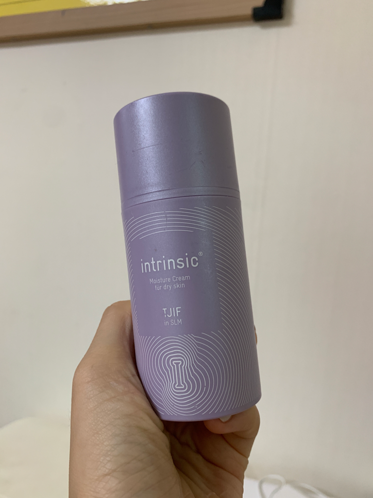 保湿霜的真实用户使用照片