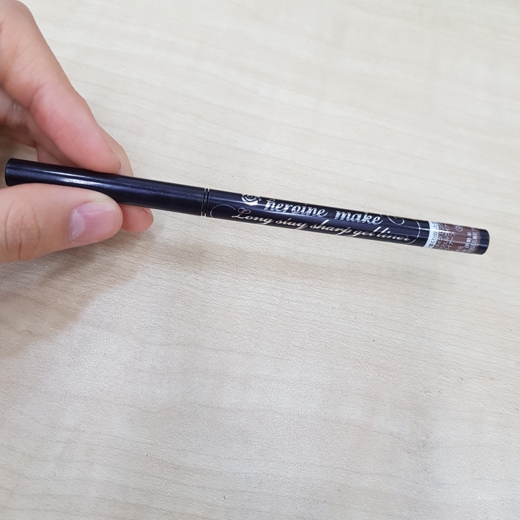 Real user review photo of HEROINE MAKE LONG STAY SHARP GEL LINER [02 DARK BROWN]