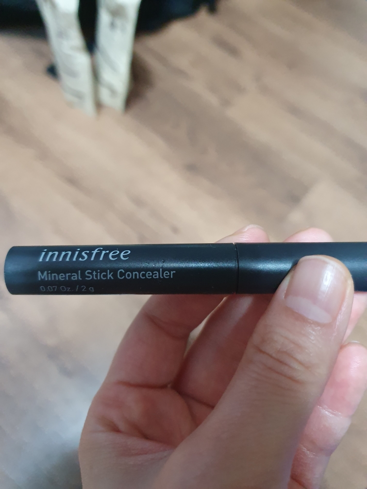 이니스프리 (INNISFREE) 미네랄 스틱 컨실러 [1호 라이트베이지] review image