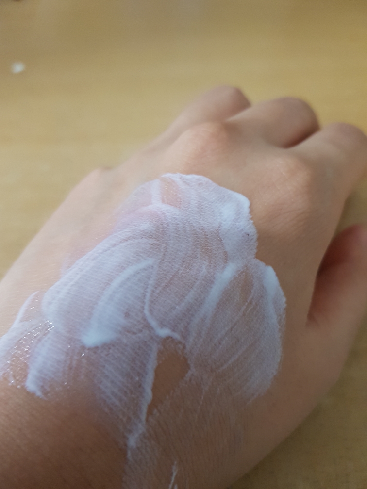蓝色疗法抗红防晒霜 [SPF50+/PA++++]的真实用户使用照片