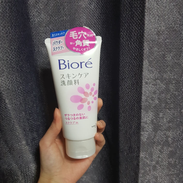 비오레 (Biore) 약산성 훼이셜 클렌징 폼 각질 & 모공 관리 [스크럽인] review image