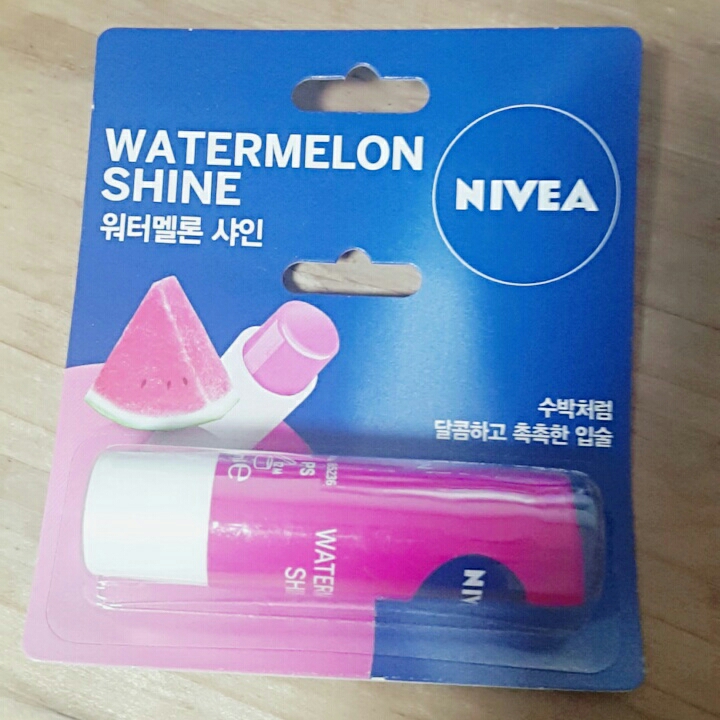 니베아 (NIVEA) 워터멜론 샤인 review image
