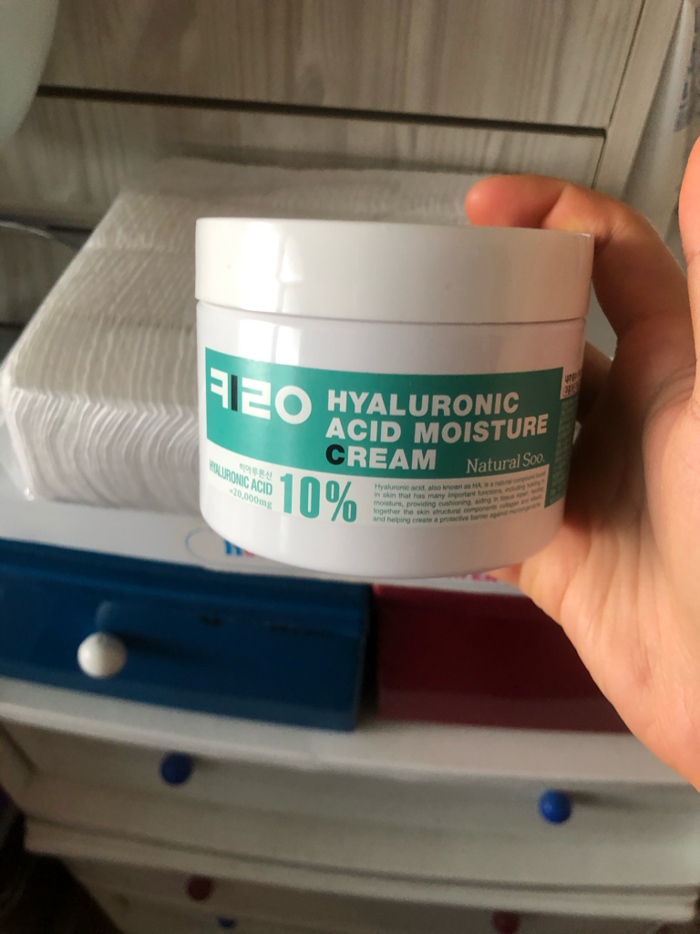 玻尿酸保湿霜的真实用户使用照片