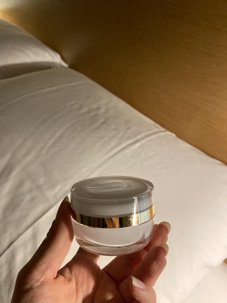 施丝丽雅兰特格拉尔抗衰老眼唇轮廓霜的真实用户使用照片