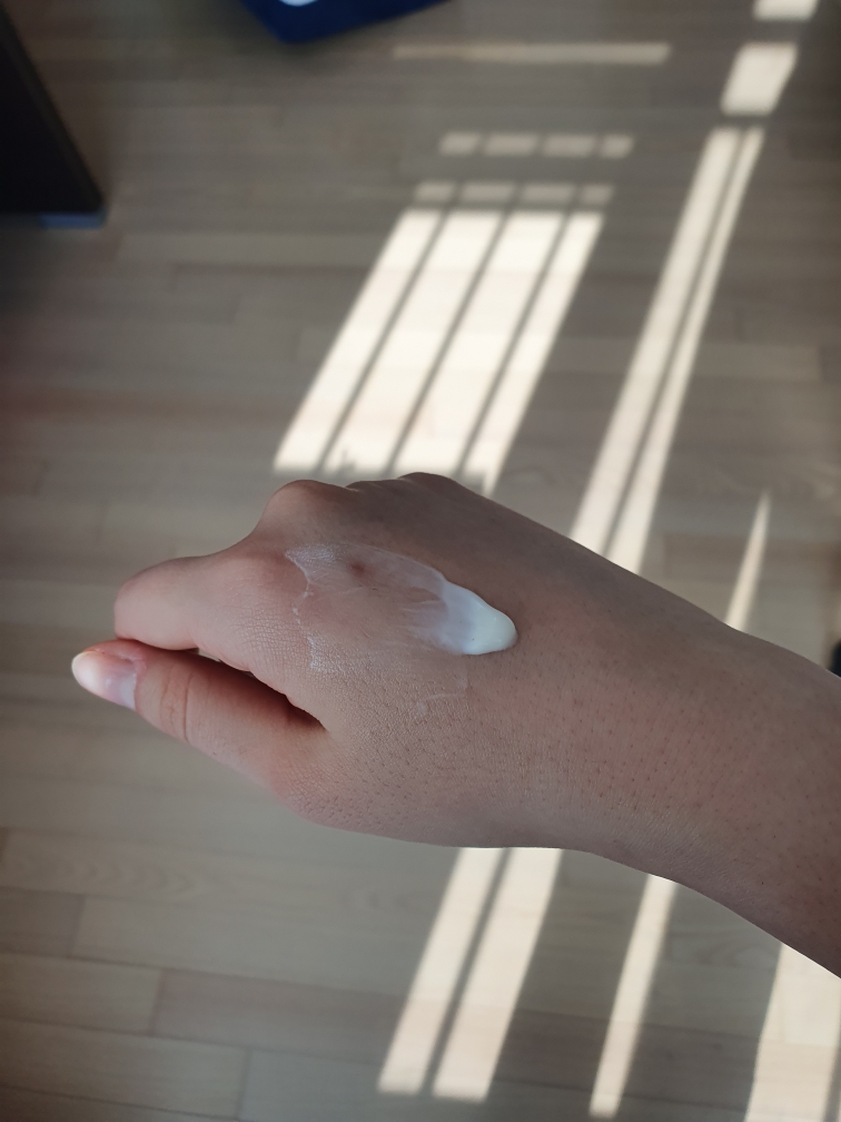 휘게 Relief Sun Moisturizer [SPF50+/PA++++] review image