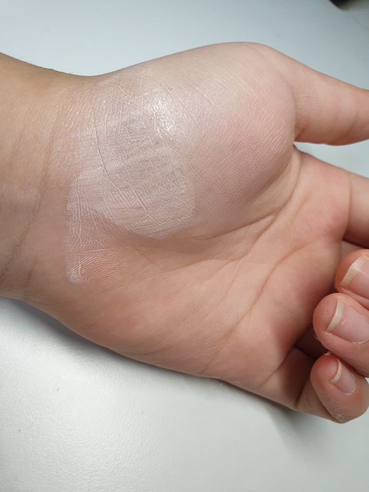 インク 真っ白なスキンティント [SPF50+/PA++++] [004 ピッチトーンアップ]のリアルなユーザー写真