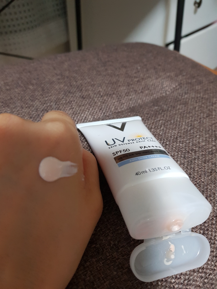 비쉬 (VICHY) UV 프로텍트 안티샤인 썬크림 [SPF50+/PA++++] review image