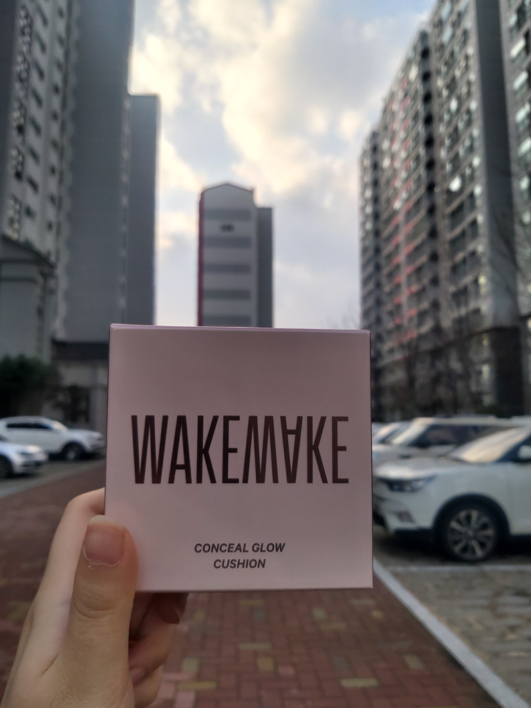 wakemake Conceal Glow Cushion [No. 13 Cool Ivory] review image