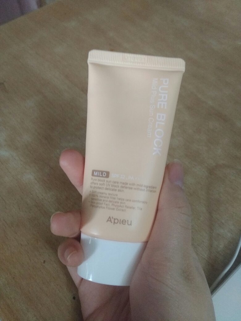 Real user review photo of Pure Block Mild Plus Sun Cream [SPF32/PA++]