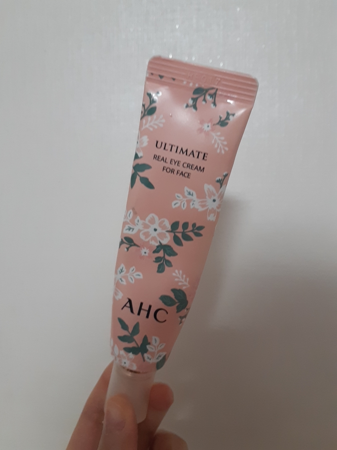 AHC (에이에이치씨) 데일리 라이크 에디션 얼티밋 리얼 아이크림 포 페이스 review image
