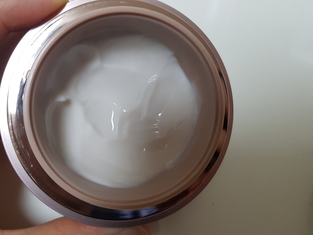 Real user review photo of showtime mask