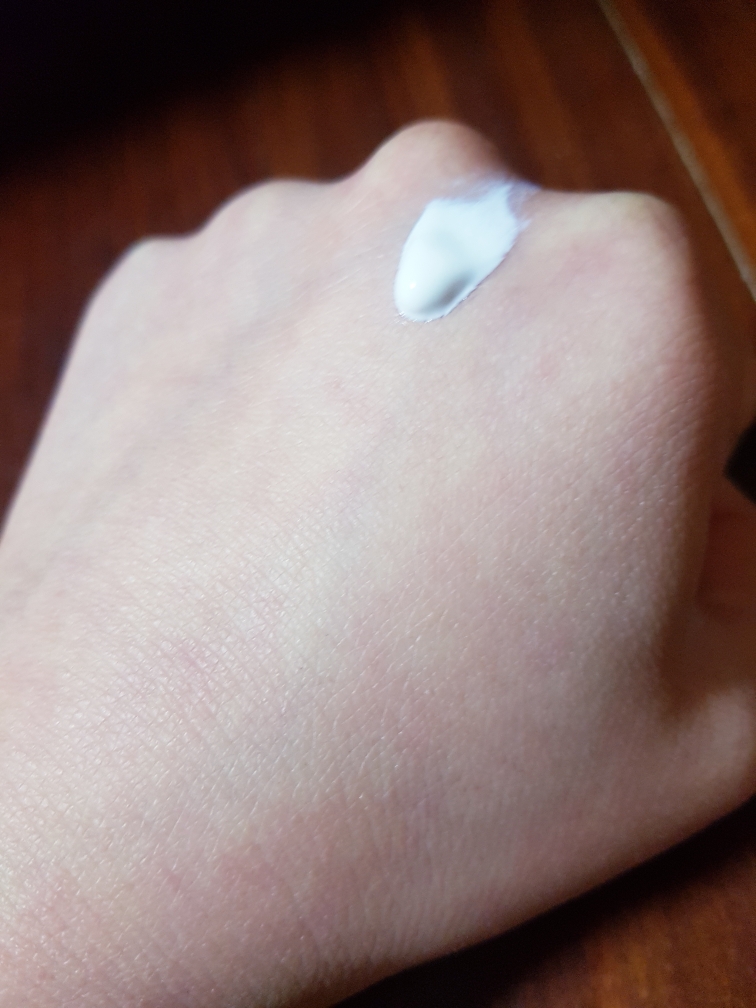 Melastop 美白防晒霜 [SPF50/PA+++)的真实用户使用照片
