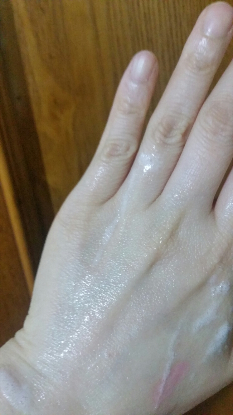 蓝色疗法抗红血丝泡沫洁面乳的真实用户使用照片