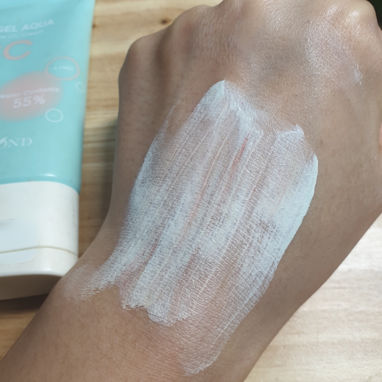 Real user review photo of Angel Aqua Moisture CC Cream [SPF25/PA++]
