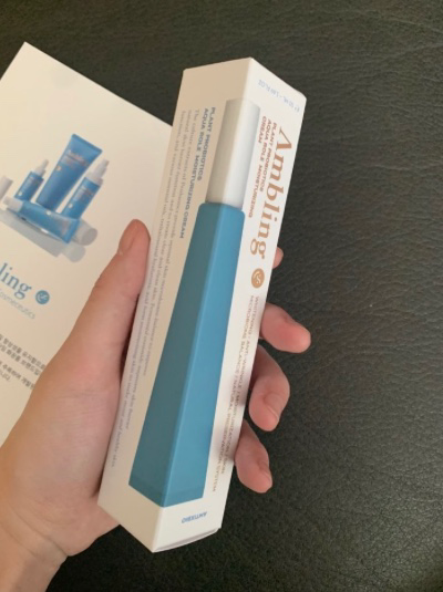 Ambling Probiotics Aqua Roll Moisturizing Cream review image