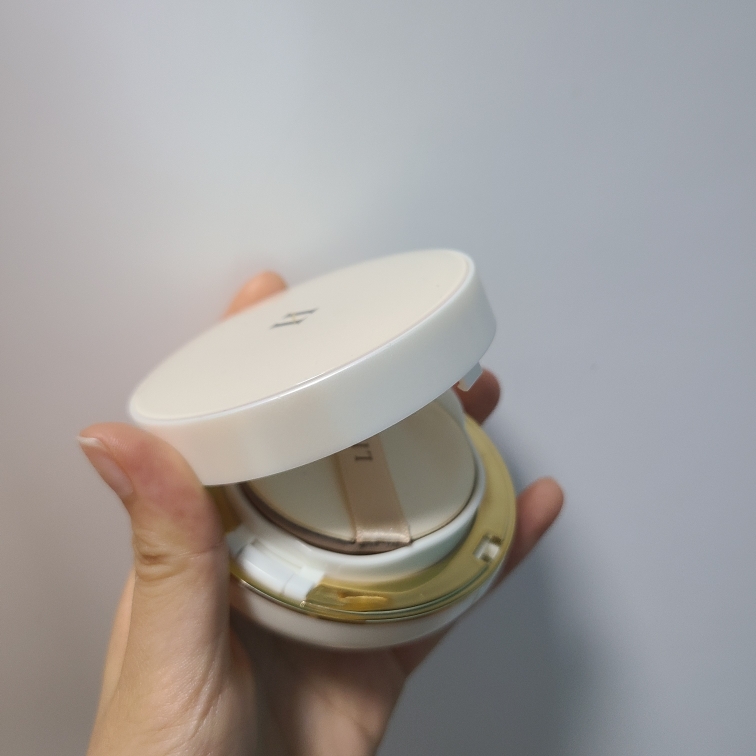 Real user review photo of Liz Shine Natural Cushion [SPF45/PA++] [Soft Vanilla]