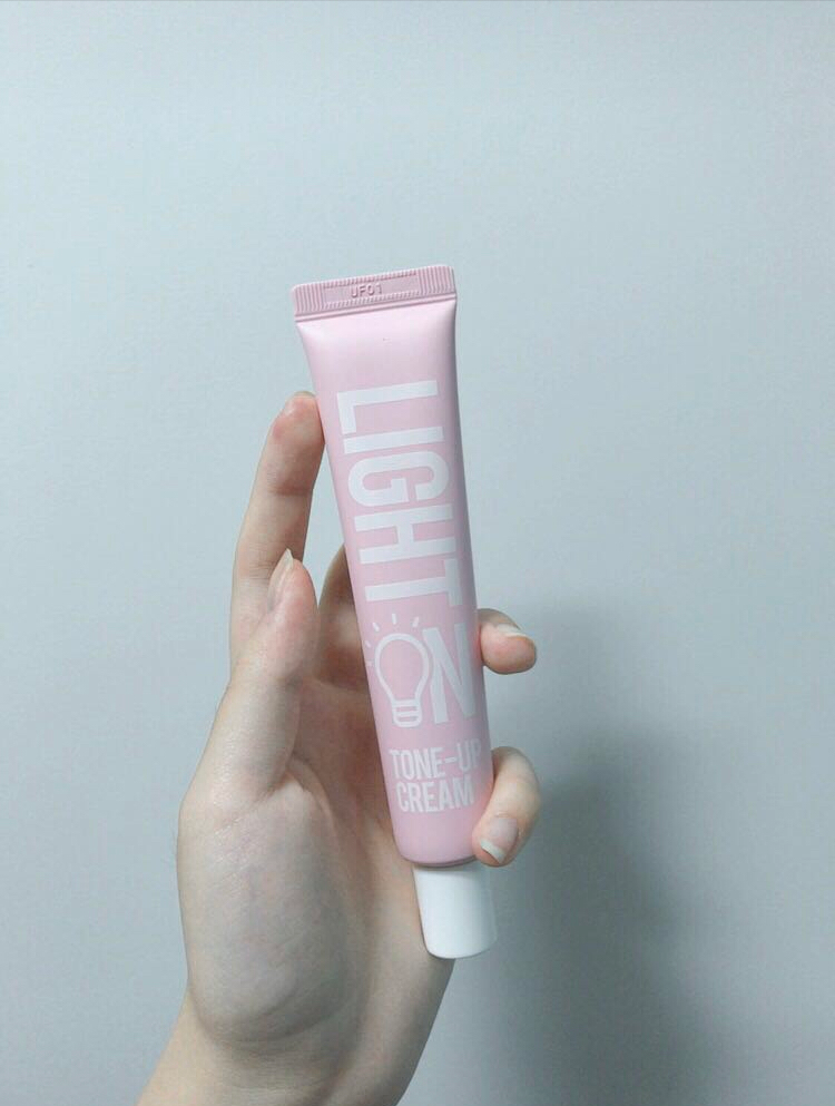 BOM (비오엠) 라이트 온 톤업 크림 review image