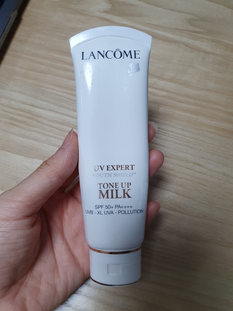 LANCOME UV Expert Youth Shield Tone Up Milk [SPF50+/PA++++