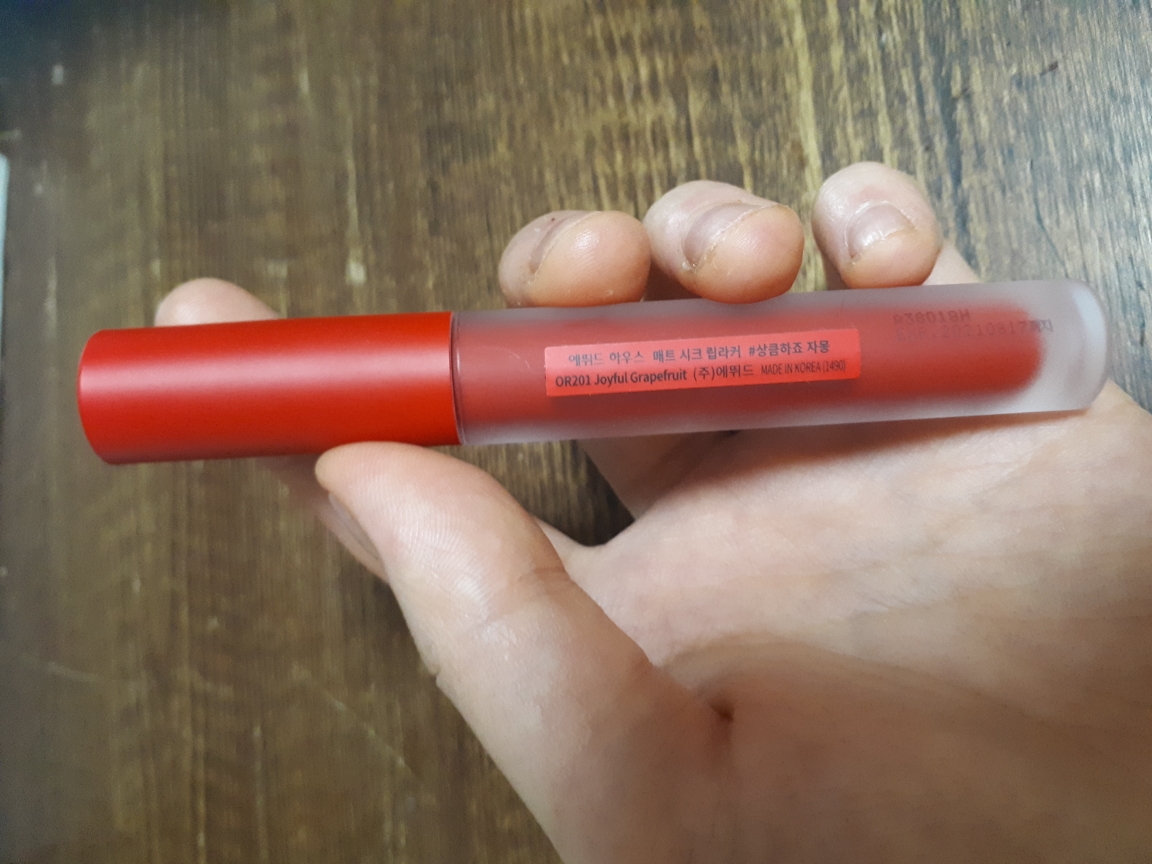 Real user review photo of Matt Chic Lip Lacquer [OR201 Refreshing Grapefruit]