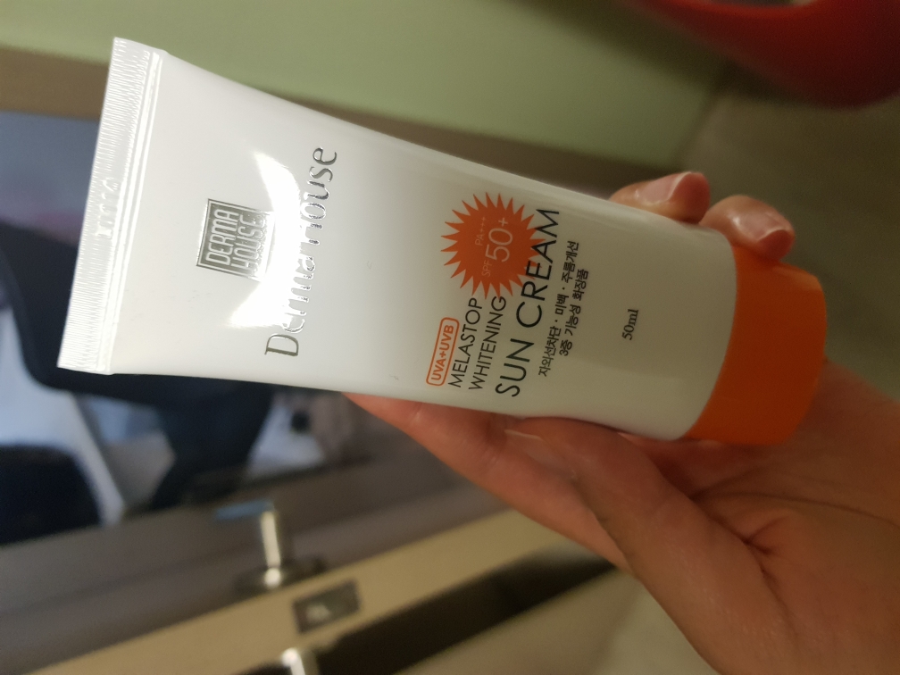 Melastop 美白防晒霜 [SPF50/PA+++)的真实用户使用照片