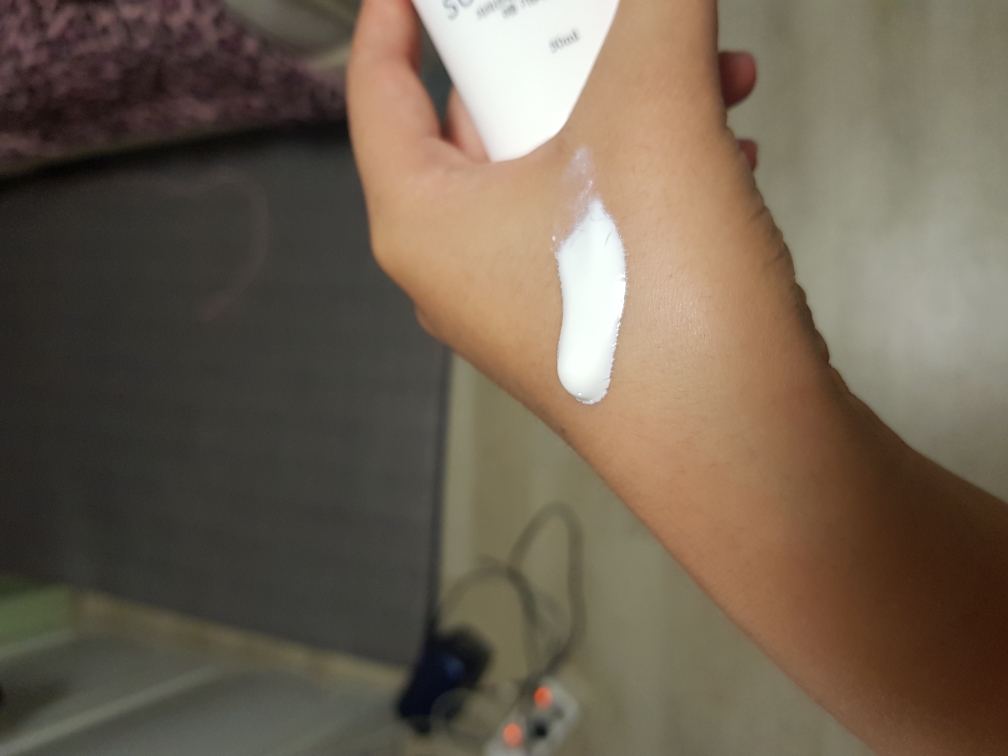 Melastop 美白防晒霜 [SPF50/PA+++)的真实用户使用照片