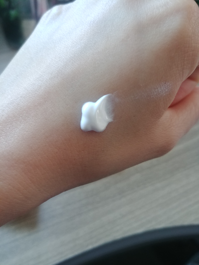 防晒霜[SPF50+/PA+++]的真实用户使用照片