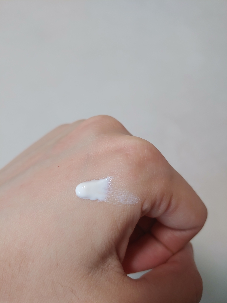 防晒霜[SPF50+/PA+++]的真实用户使用照片