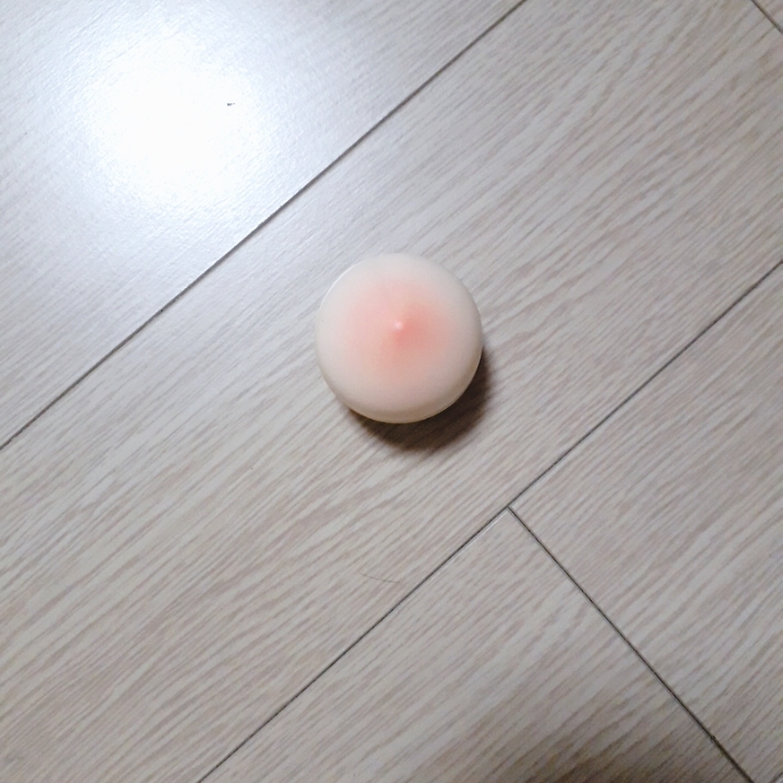 TONYMOLY mini peach lip balm review image