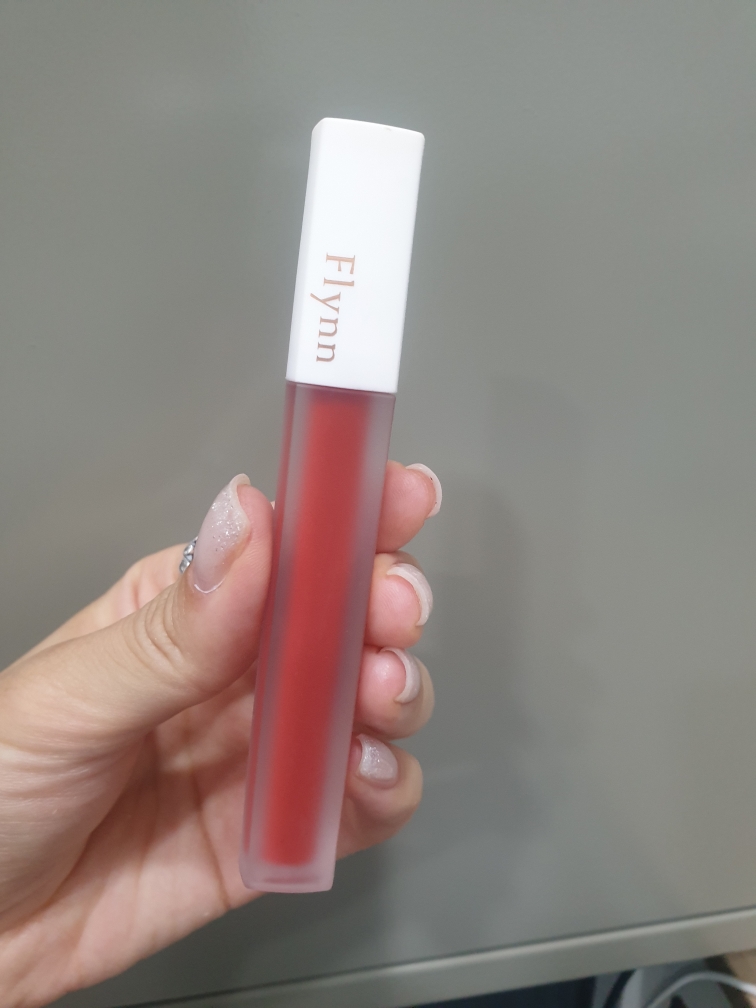 迷人丝绒唇釉 [102 独一无二]的真实用户使用照片