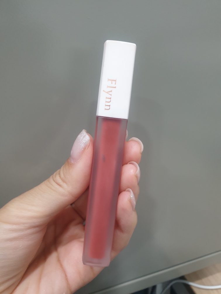 Flynn 艾迪克斯天鹅绒唇釉 [104 自私珊瑚] common.review image
