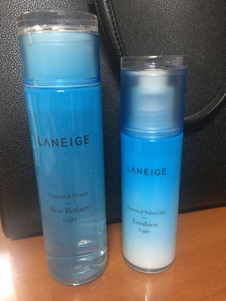 Real user review photo of Essential Power Skin Refiner [Light]