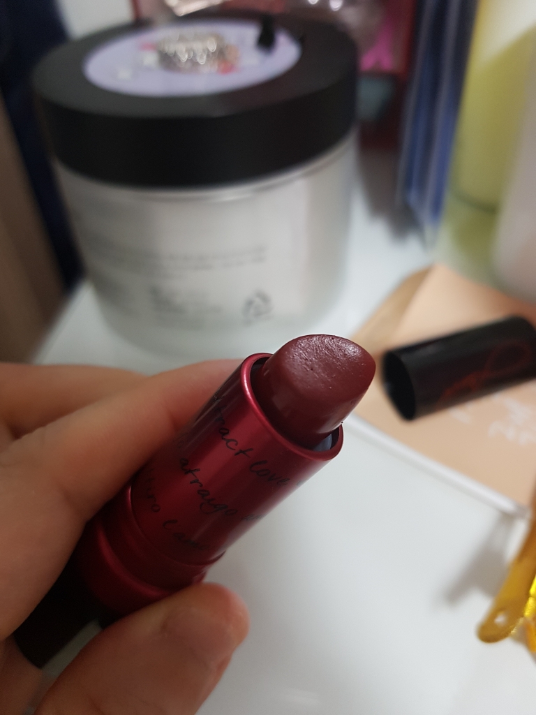 레브론 (REVLON) 수퍼 러스트러스 립스틱 [745 러브이즈온] review image