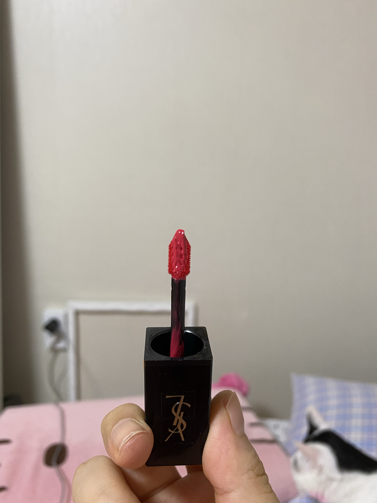 입생로랑뷰티 (YVESSAINTLAURENTBEAUTY) 베르니 아 레브르 바이닐 크림 립 스테인 [410 푸시아라이브] (비닐틴트) review image
