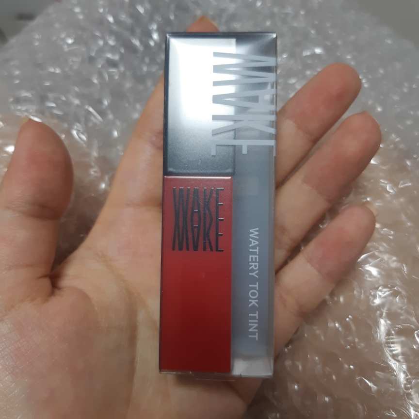 水润唇彩 [01 红水]的真实用户使用照片